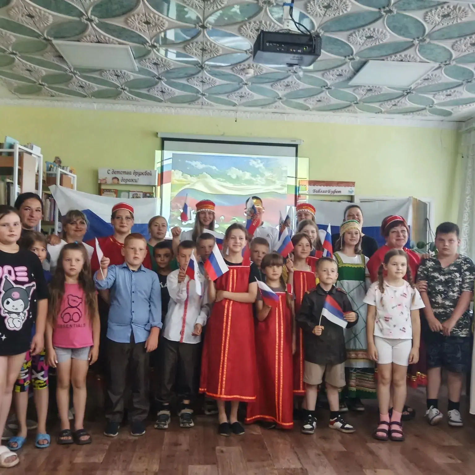 🌟9 день 
🇷🇺"День России."🇷🇺
🌞С утра была проведена минутка безопасности, на которой говорили о
