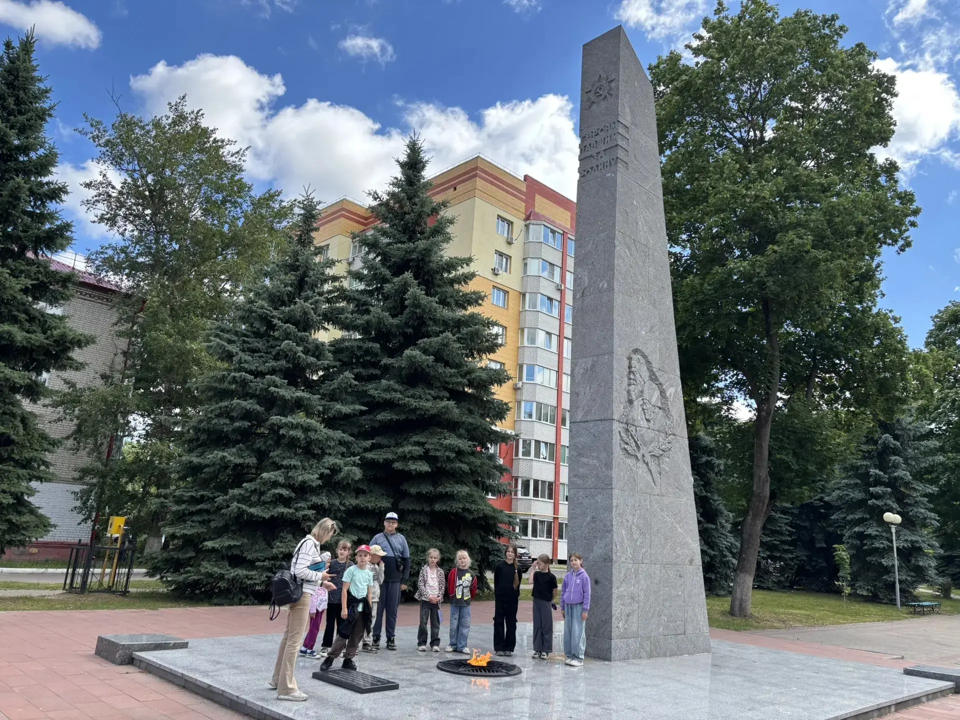 Спортсмены школьного лагеря продолжают изучать историю родного края🇷🇺

Ребята из спортивного отряд