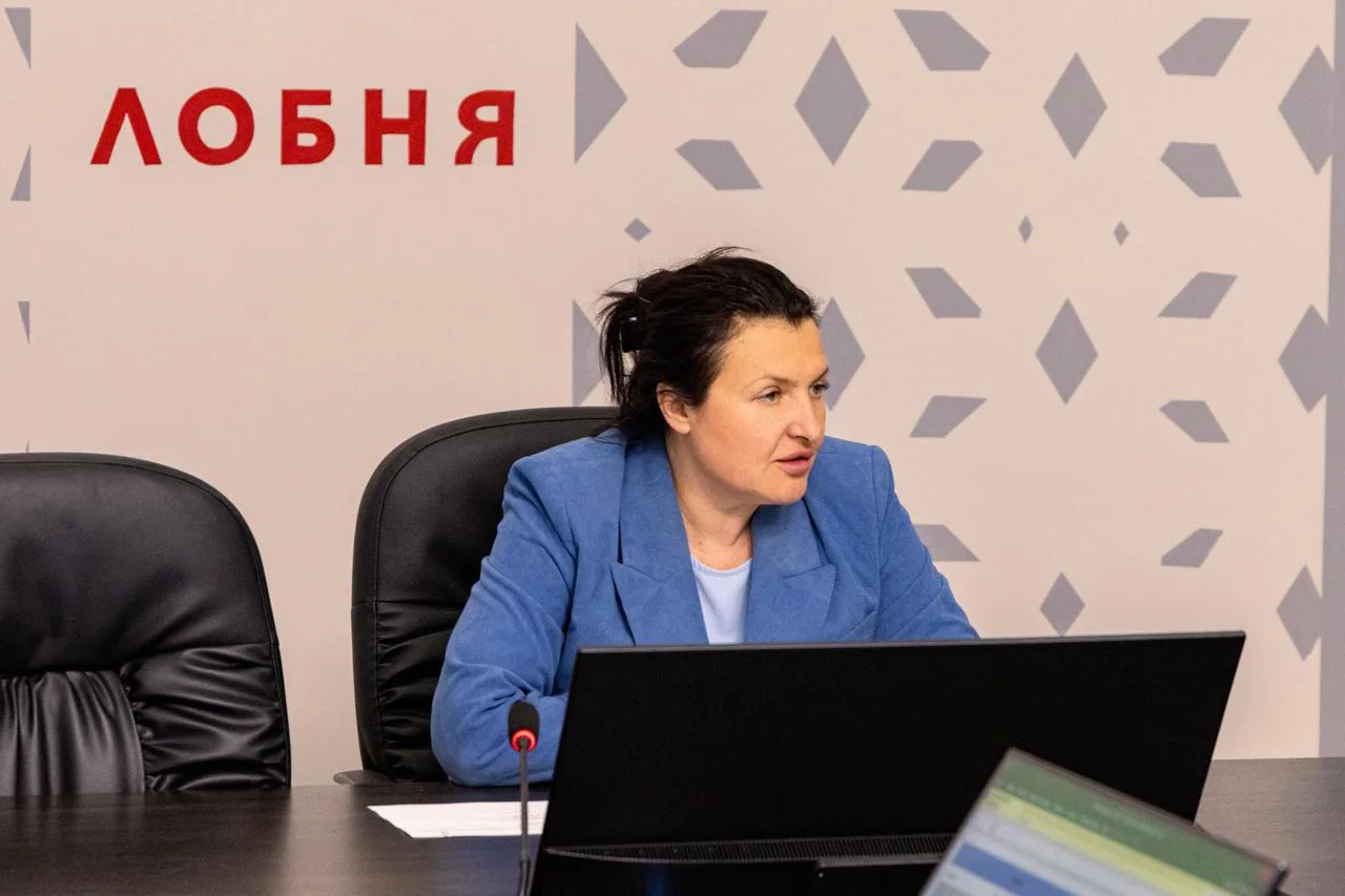 Провела еженедельное оперативное совещание
 ☔️Дожди временно приостановили работы по благоустройству