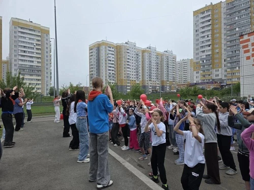 10-й день в пришкольном оздоровительном лагере «Улыбка» ☀
 
В преддверии Дня России наш лагерь жил в