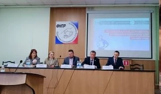 Вопросы охраны труда в лаборатории имеют приоритетное значение, работа организована на должном уровн
