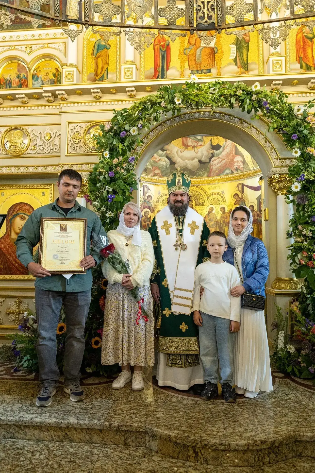 Семья прихожан нашего храма стала лауреатом ежегодной архиерейской премии «Православная семья»

31 м