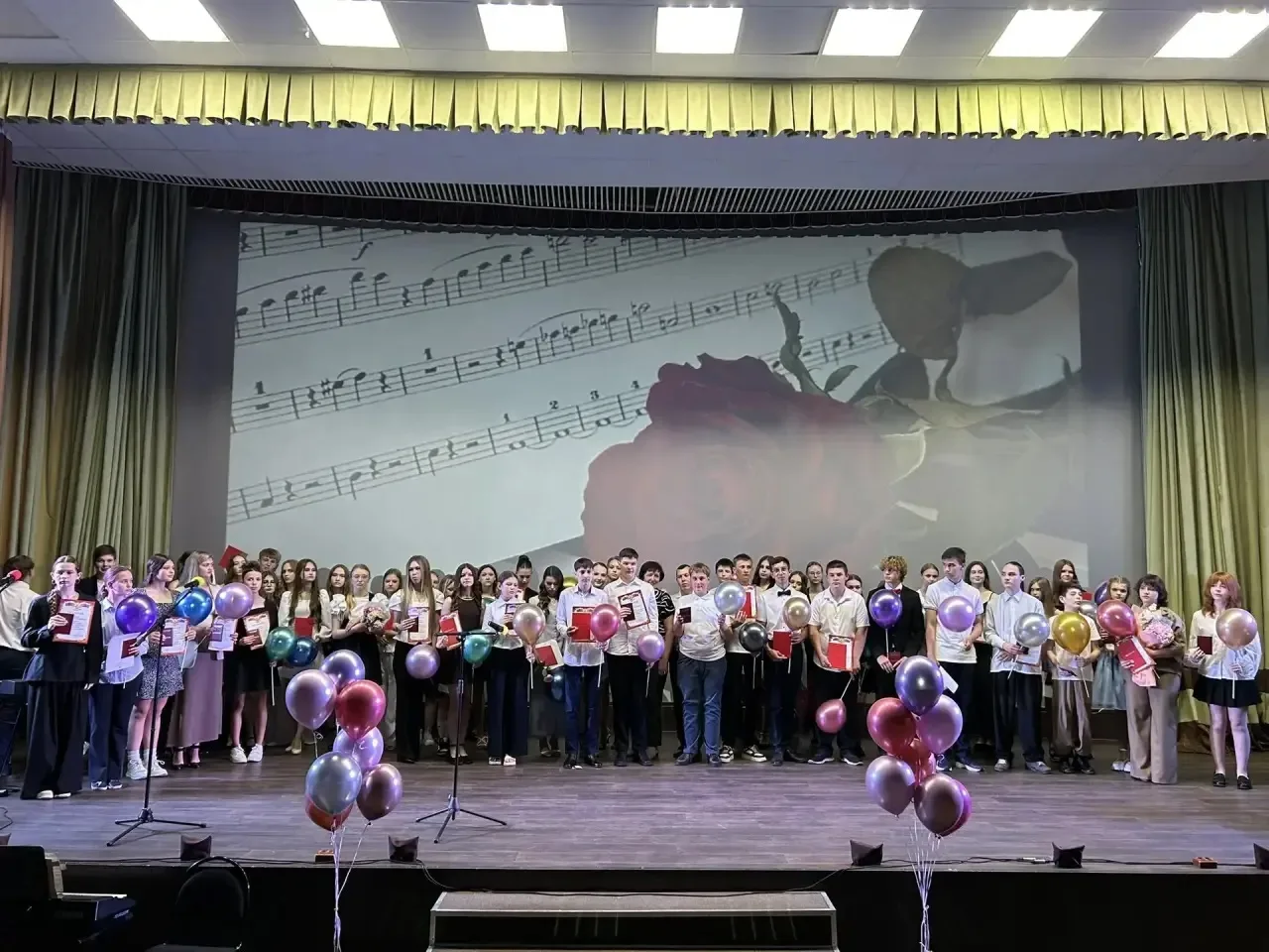 «НАША ШКОЛА-ТЫ В СЕРДЦЕ НАВСЕГДА!»
      15 июня 2026 года отмечено в нашем городе знаменательным со