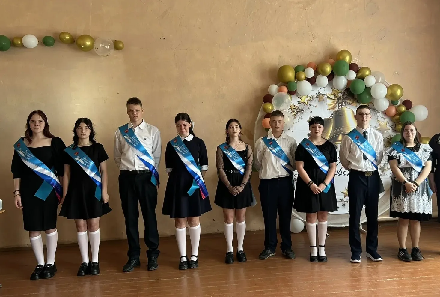🔔Сегодня, 26 мая, в нашей школе прошёл трогательный последний звонок! 
✨️Радость, лёгкая грусть, ул