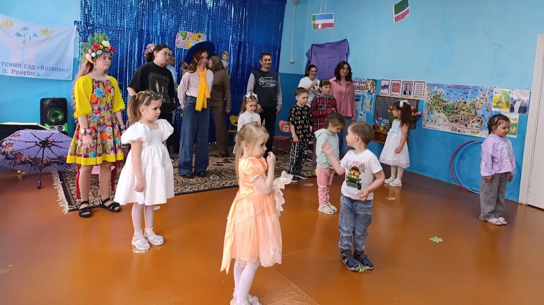 А весёлый флешмоб «Здравствуй, лето» покорил всех, и детей, и взрослых