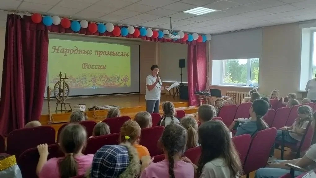 🎨 День народных промыслов в нашем лагере: мода и «Хохлома», здорово!

Сегодня в нашем пришкольном л