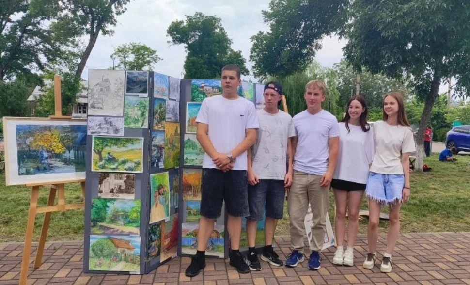 Дорогие друзья! Детская художественная школа города Новопавловска поздравляет вас с Днем России! Пус