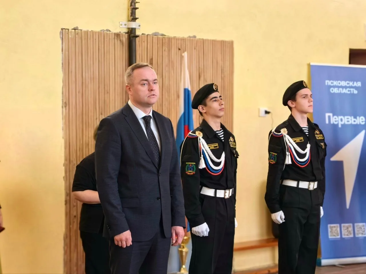 Глава Островского муниципального округа Дмитрий Быстров тепло поприветствовал участников муниципальн