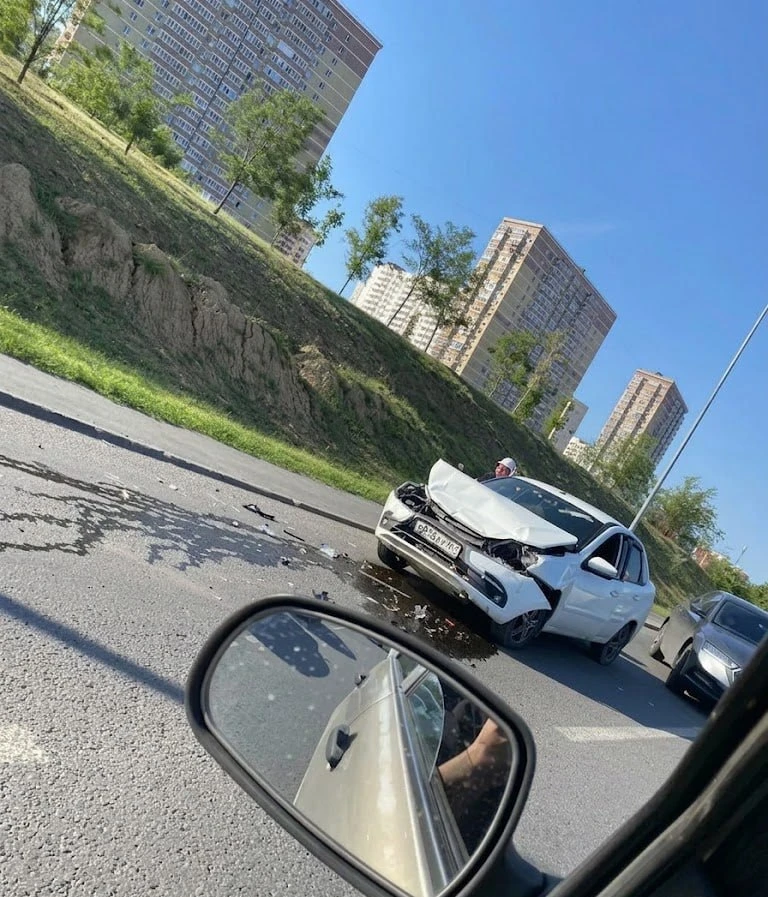 🚨🚗 ДТП на Вавилова: перекрыта полоса в сторону Суворовского, пробка в час пик

📍 ул. Вавилова, в 