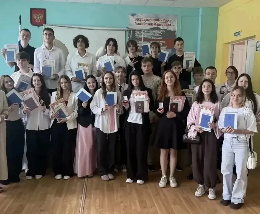 ТОРЖЕСТВЕННАЯ ЦЕРЕМОНИЯ ВРУЧЕНИЯ АТТЕСТАТОВ ВЫПУСКНИКАМ 11 КЛАССА 

От всего сердца поздравляем выпу