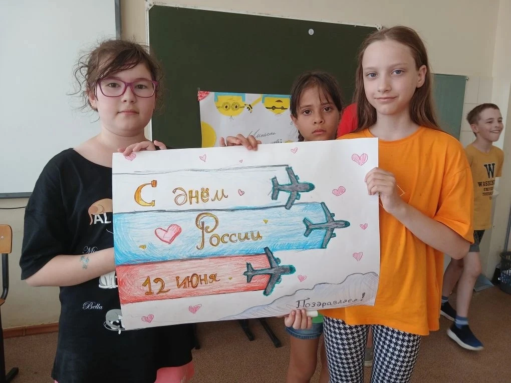 🎉 С Днём России! 🇷🇺Сегодня мы отмечаем праздник, который объединяет всех, кто любит свою страну, 