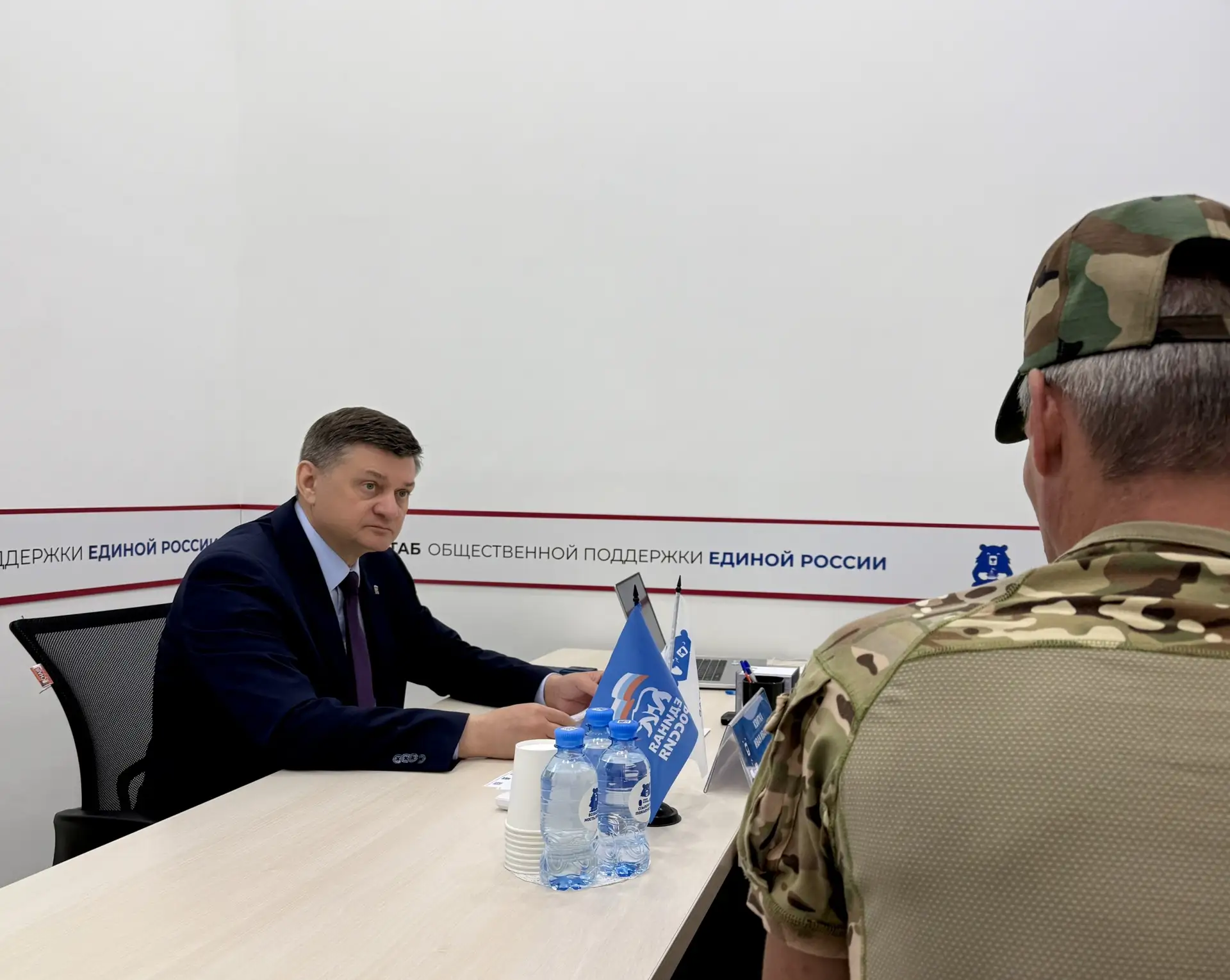 Помощь в поиске личного дела участника СВО, уточнение сроков вручения награды, начисление «боевых» в