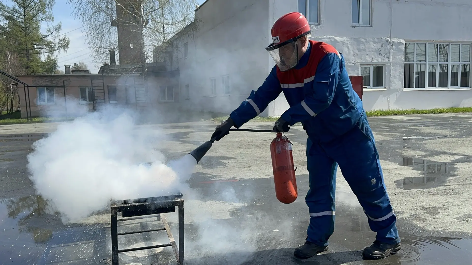 🚒 Огонь, вода и штрафные секунды: на Рефтинской ГРЭС прошли соревнования добровольных пожарных друж