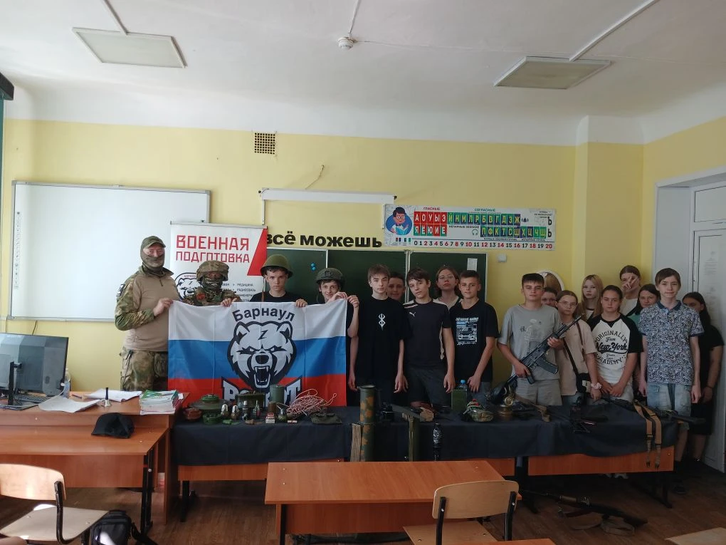 📣 Сильные, смелые, готовые к защите Родины!

Инструкторы АНО «ЦВП «Рокот-Барнаул» провели увлекател
