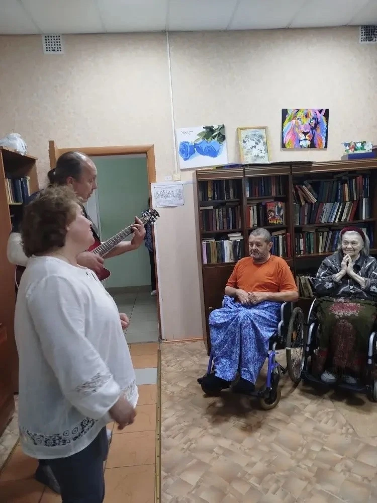 В отделении временного пребывания состоялся концерт музыкального коллектива «Однозначно», посвященны
