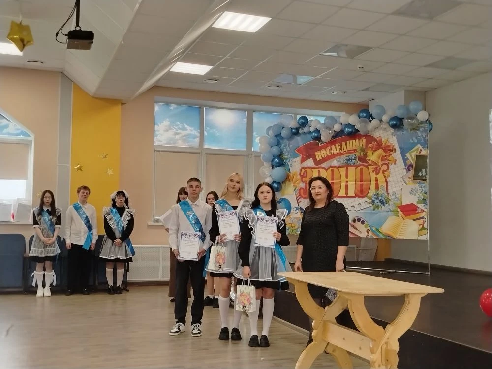 🎉✨ Традиционный День последнего звонка в этом году запомнится выпускникам🎓 не только школьной лине