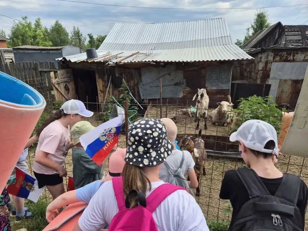 😍 Туристический поход ко Дню России: приключение команды «Горизонт»!😍

🇷🇺 В честь великого празд