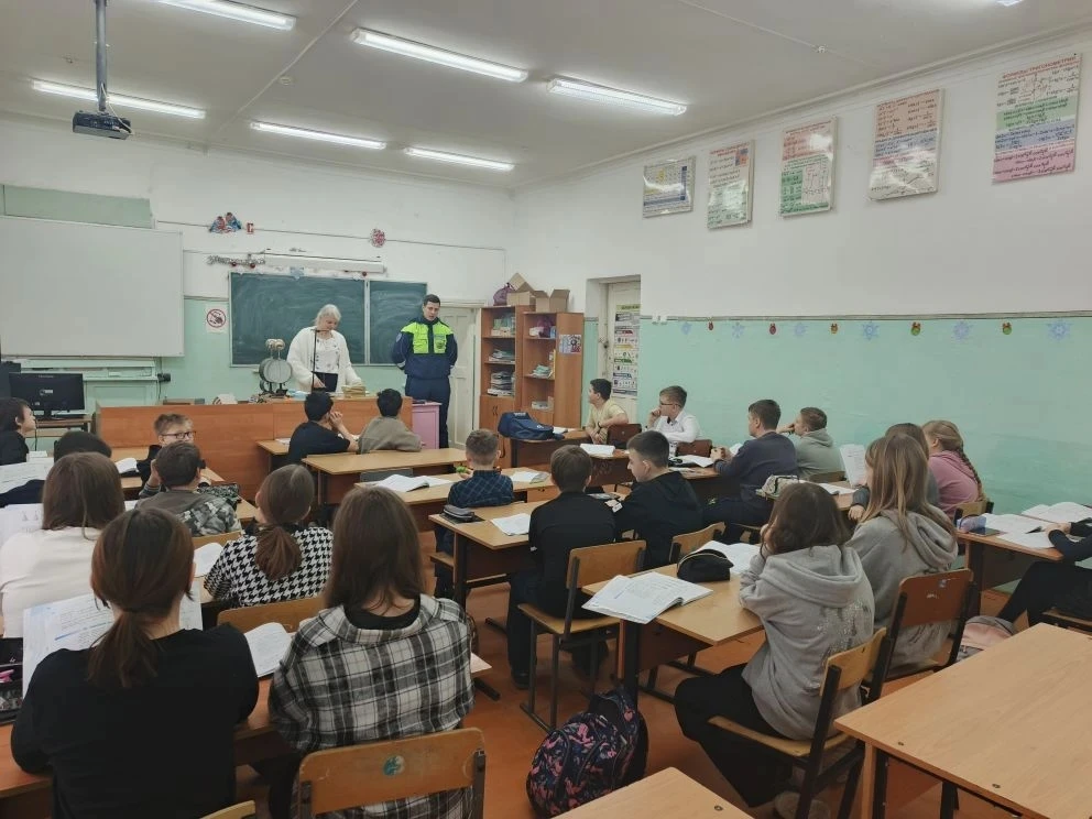 20 декабря состоялась встреча обучающийся МБОУ СОШ№63 с инспектором ДПС ОБДПС Госавтоинспекции УМВД 