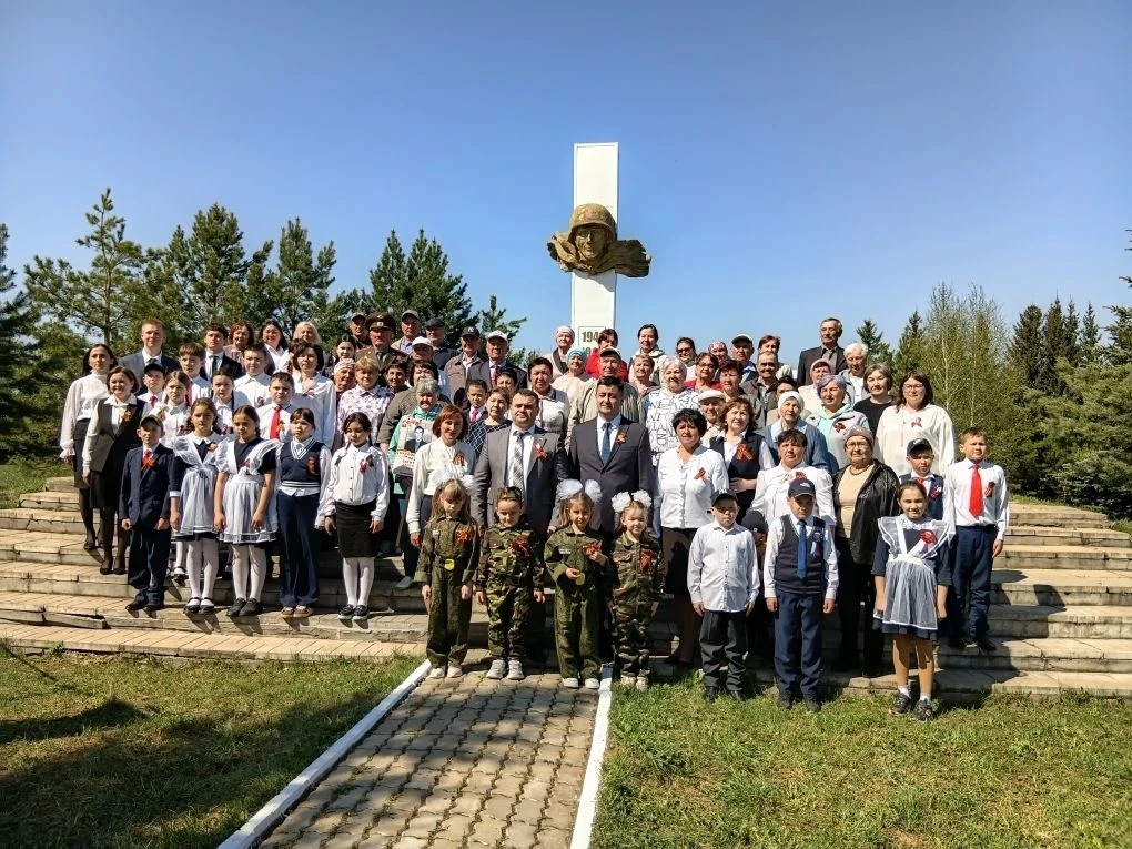 В преддверии 81-летия Великой Победы приняли участие в торжественном митинге, который состоялся у Об