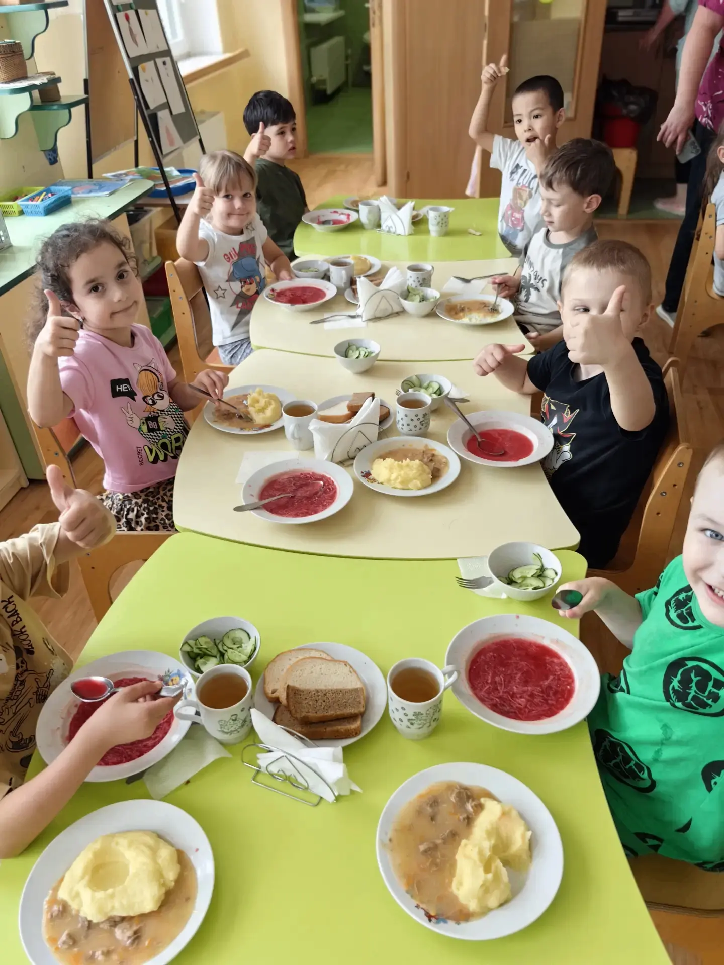 🤫СЕКРЕТЫ АППЕТИТА В ДЕТСКОМ САДУ🍏🥕🍓

🎤Корреспондент детского телевидения "Детки ТВ" спросил у в