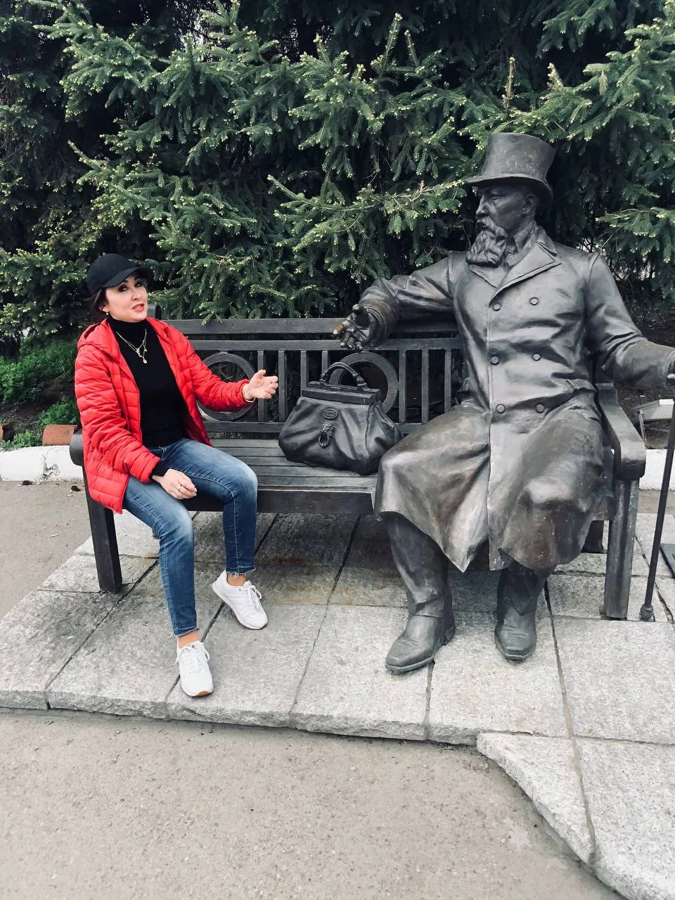 У меня уже собралась странная коллекция: Купец Бутин и Учительница из Иркутска, Айзек Зингер из НЙ, 