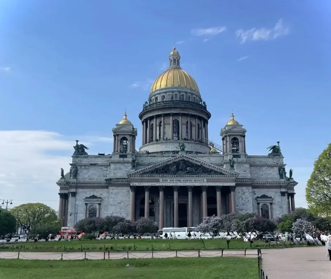 Белые ночи - гуляй сколько хочешь!

Тур "На берегах вольной Невы" с 25 - 29 июня в период, который с