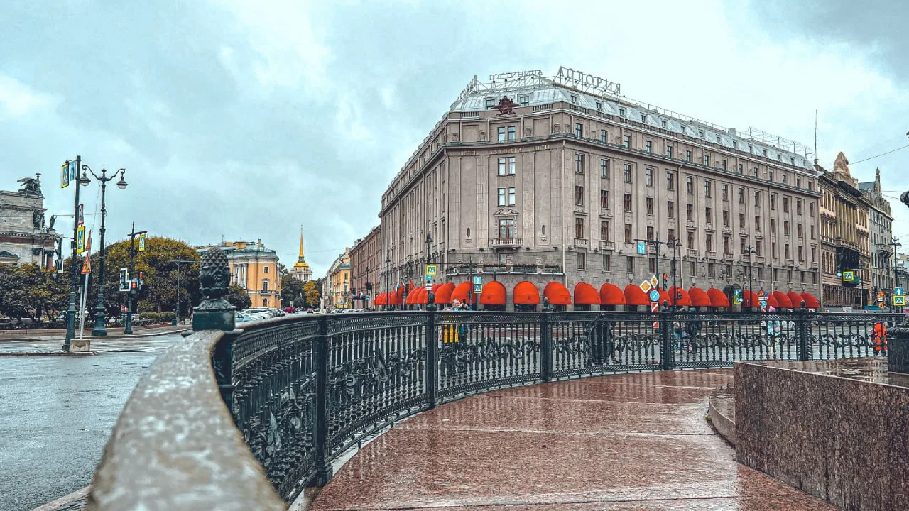 История самой красивой гостиницы Петербурга.

В самом центре города находится невероятно красивая го