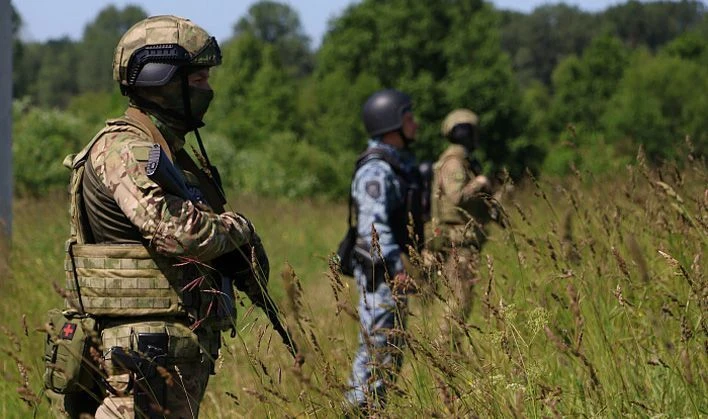 Масштабные учения силовиков по атаке БПЛА прошли в Кировской области
В Кировской области прошли такт
