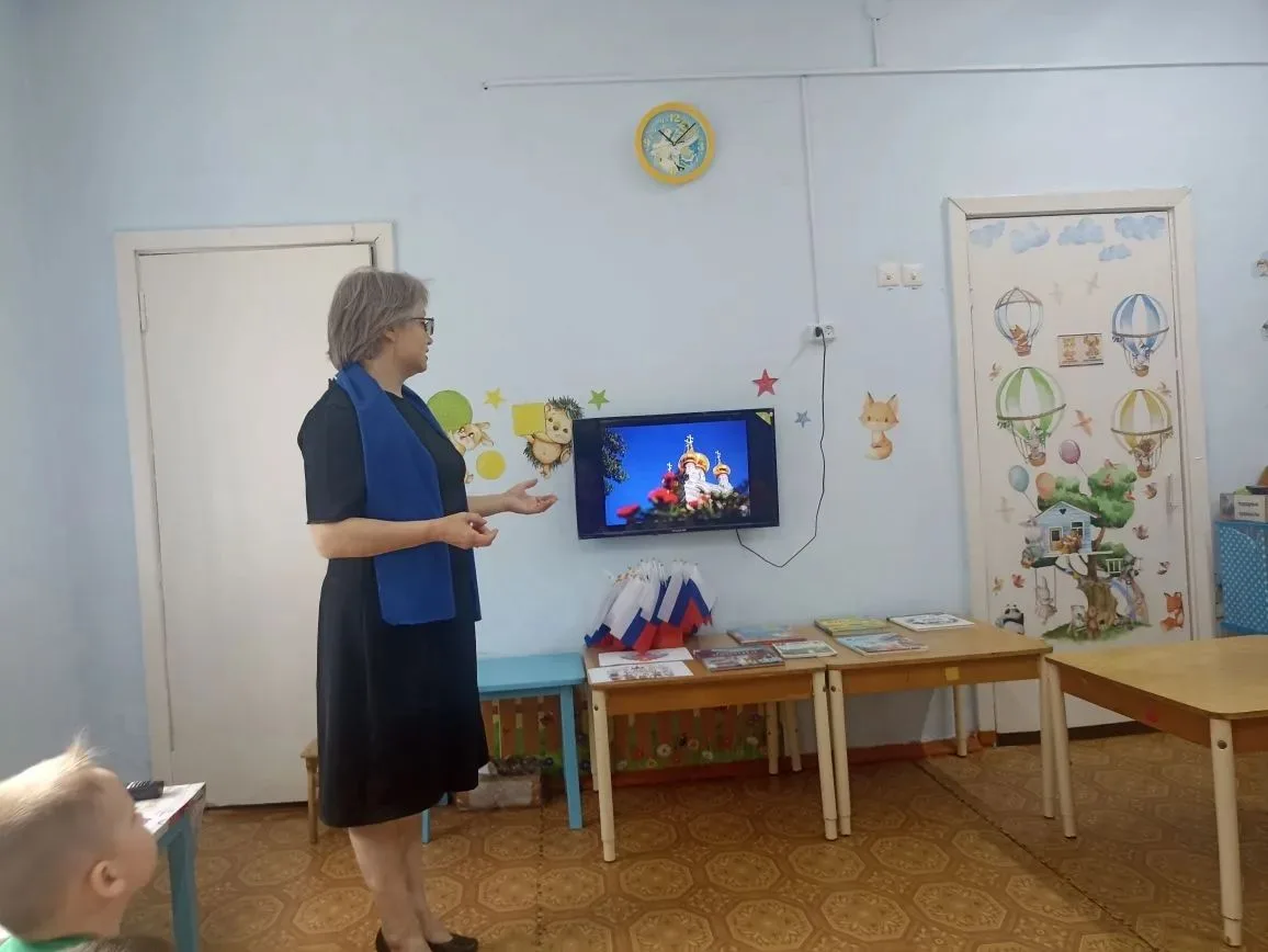 Для воспитанников ДОУ № 1 сотрудник Городской библиотеки № 3 провела патриотический час «Моя страна 