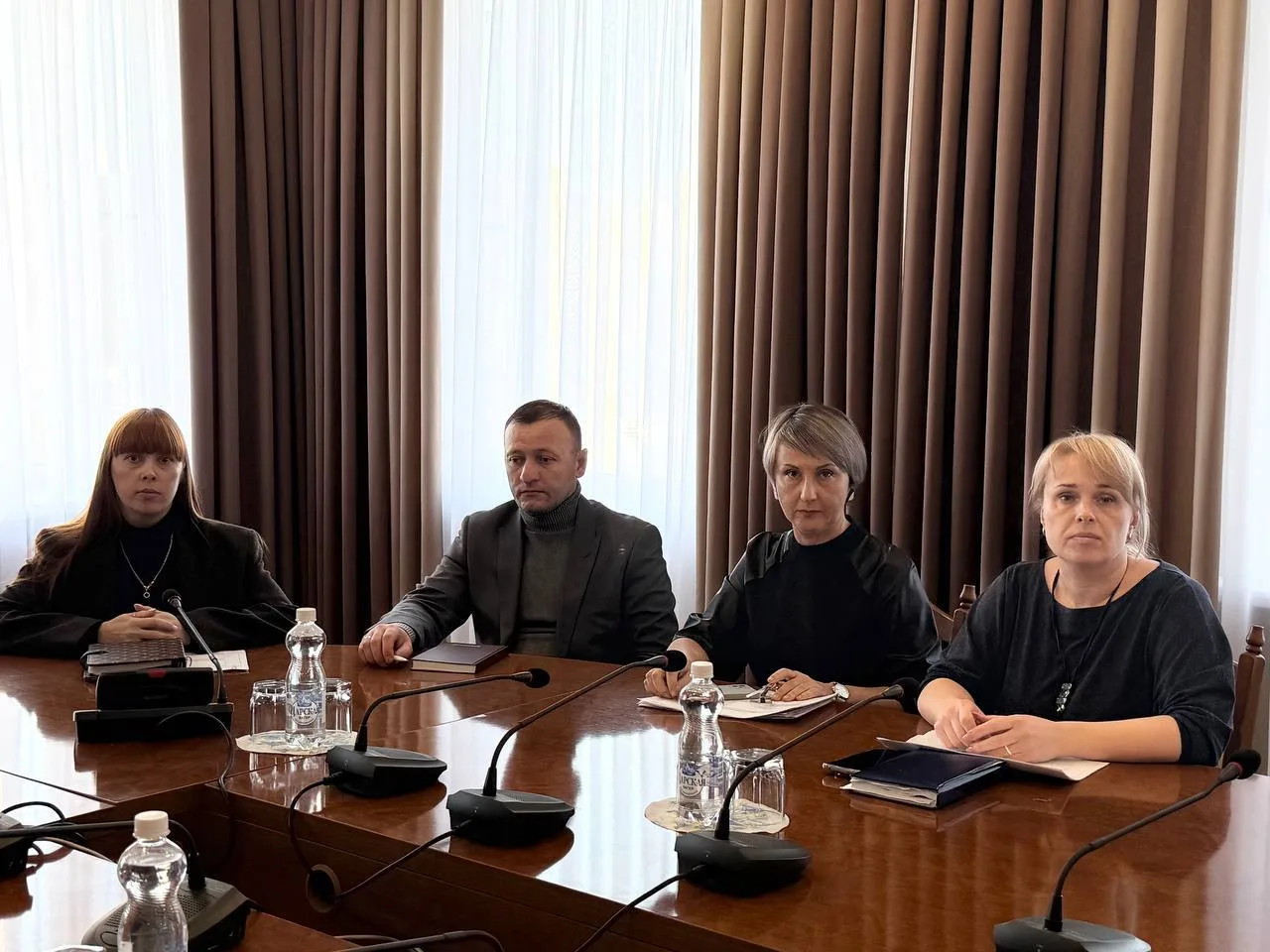 В здании Администрации города Луганска состоялось выездное совещание с представителями муниципальных