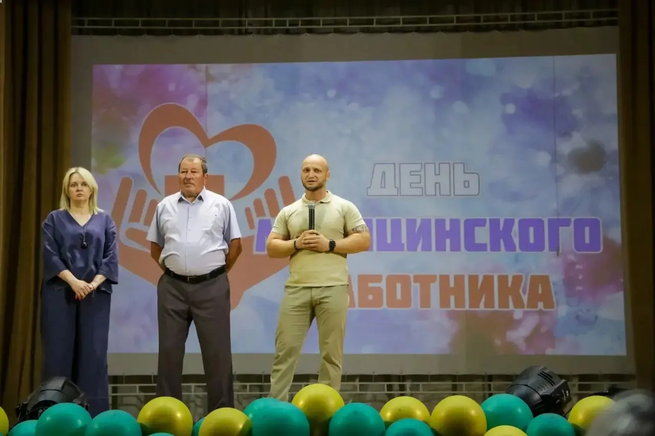 Дорогие медицинские работники Краснинского муниципального округа!

От всей души поздравляю вас с про