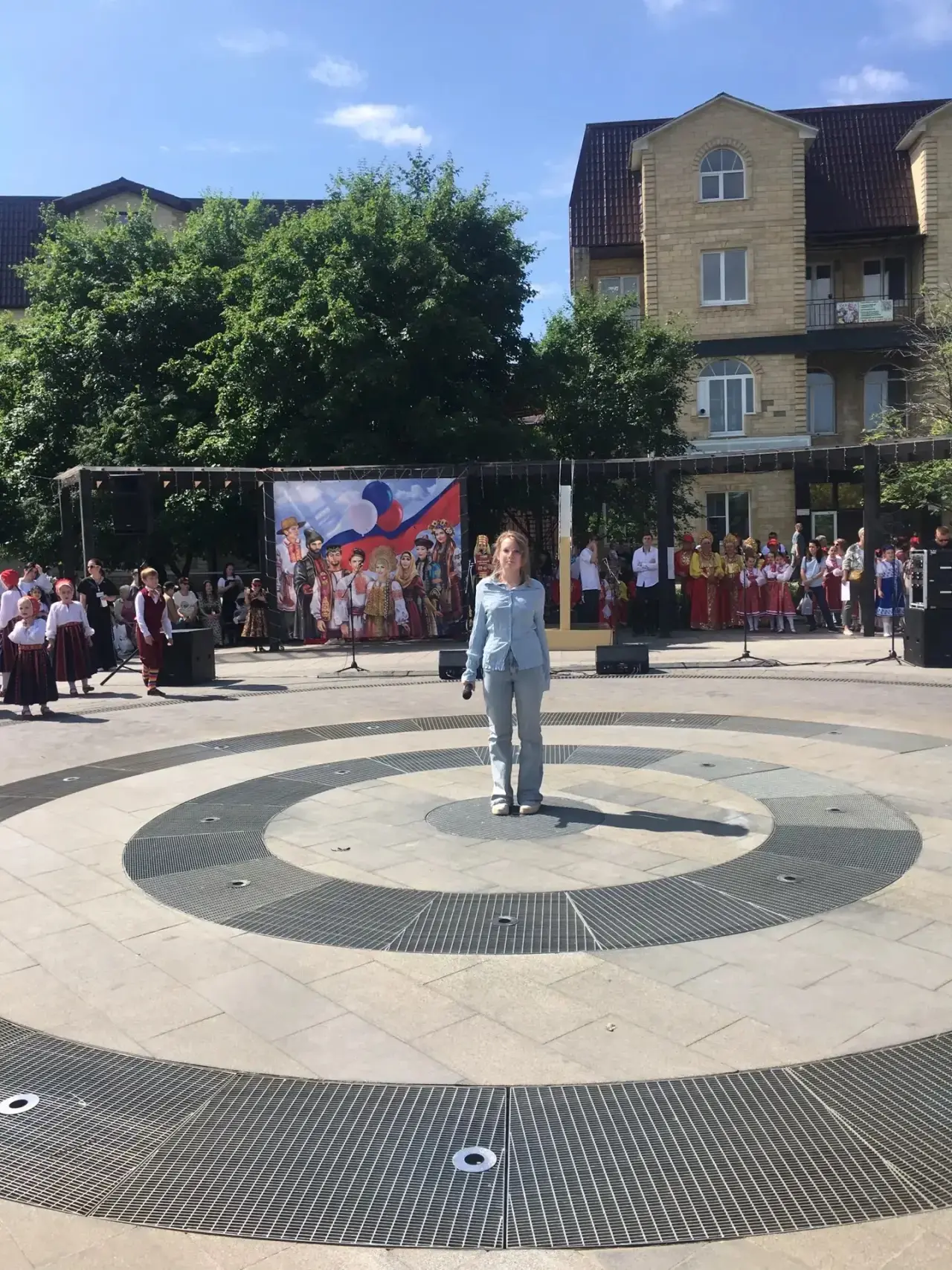 ✨Ученица 7 «В» класса, Лисенкова Дарья, стала лауреатом городского фестиваля национальных культур «М