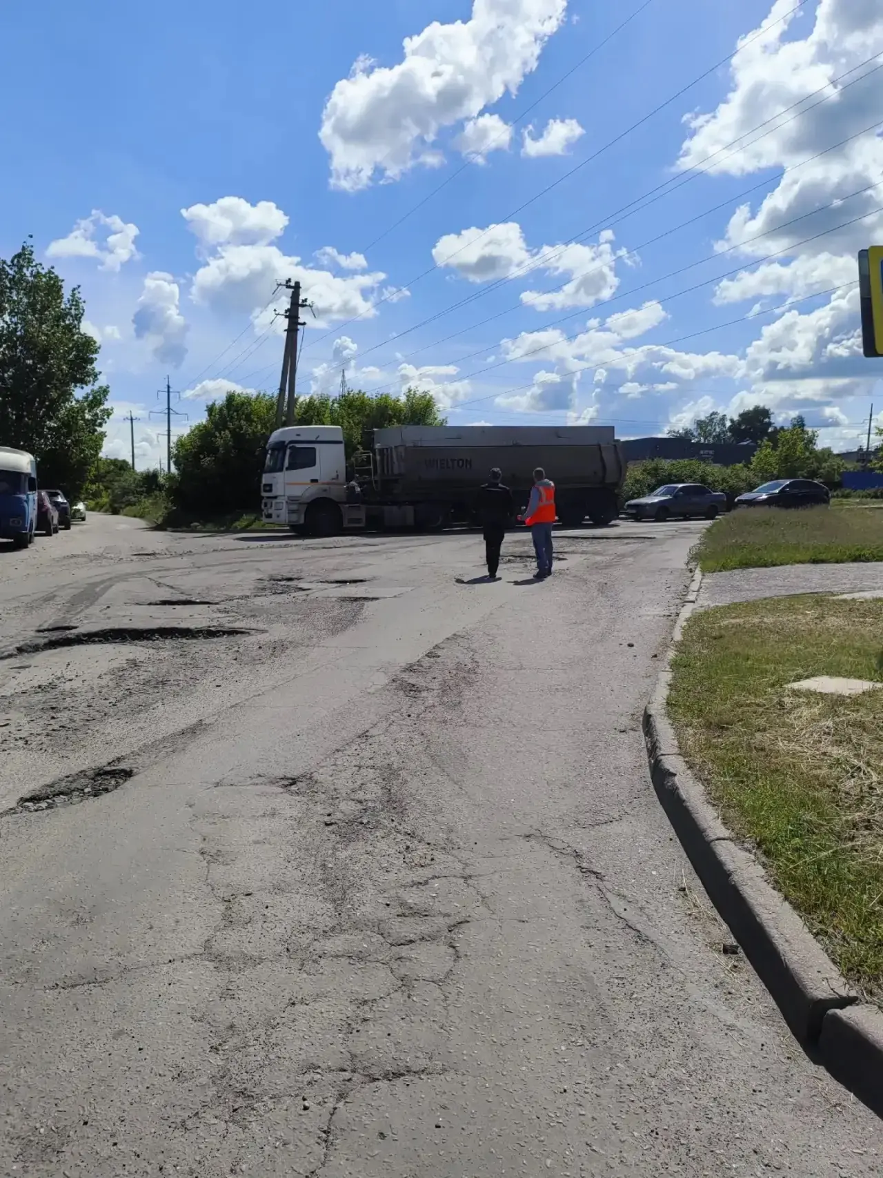 🚧 В Курске стартовали работы по ремонту дорожного полотна!

Сегодня комитетом ЖКХ города Курска сов
