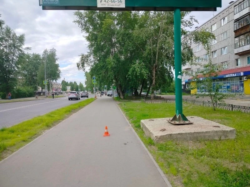 В Эжве неизвестный водитель на самокате сбил женщину (1963 г. р.) возле дома № 15 на улице Мира. Пос