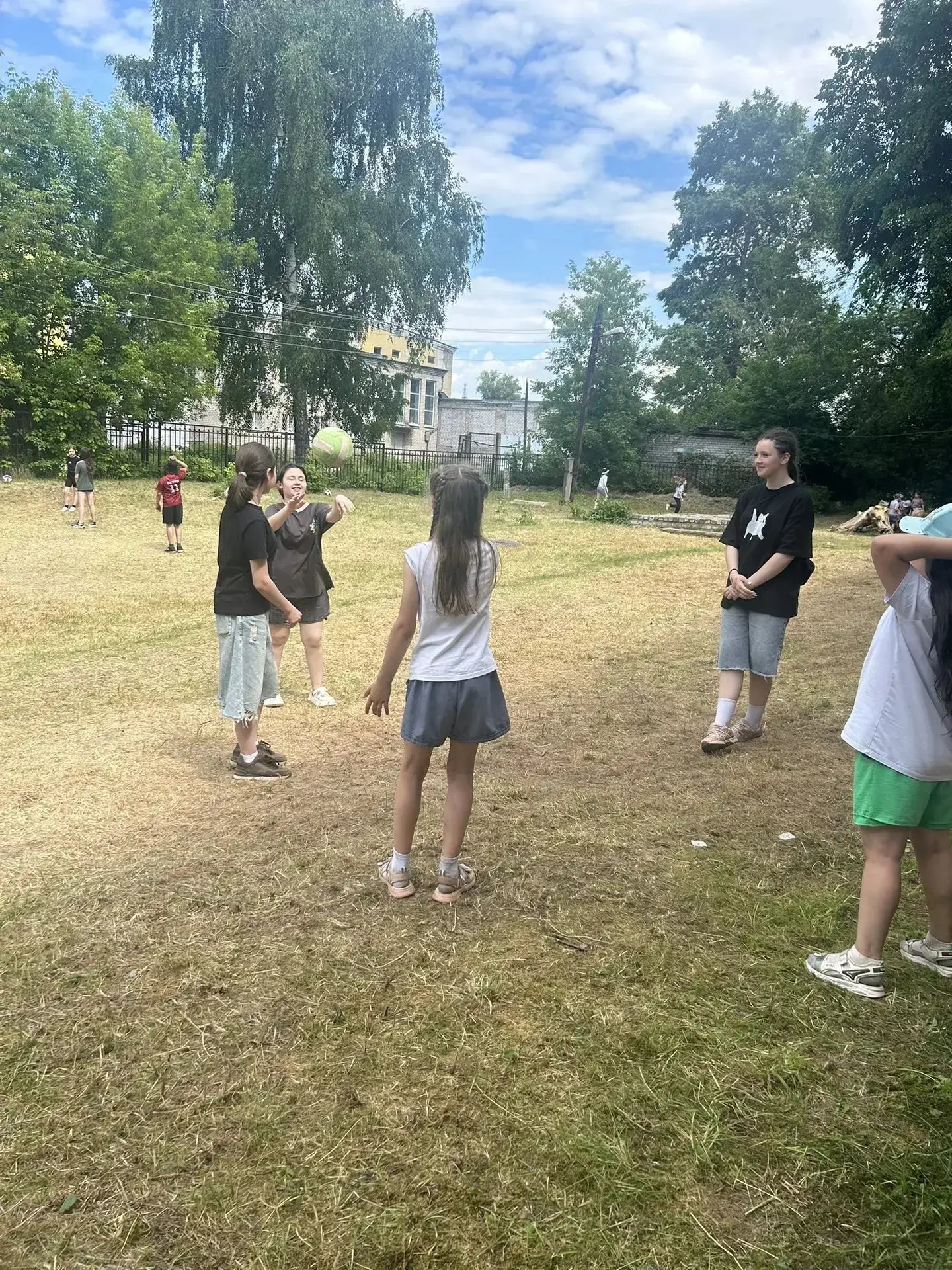 🎒 Наши каникулы в школьном лагере: неделя драйва и творчества!

Вот и пролетела ещё одна незабываем