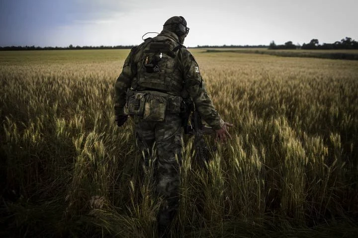 Закреплено право одного из родителей военнослужащего, являющегося инвалидом I или II группы, на пред