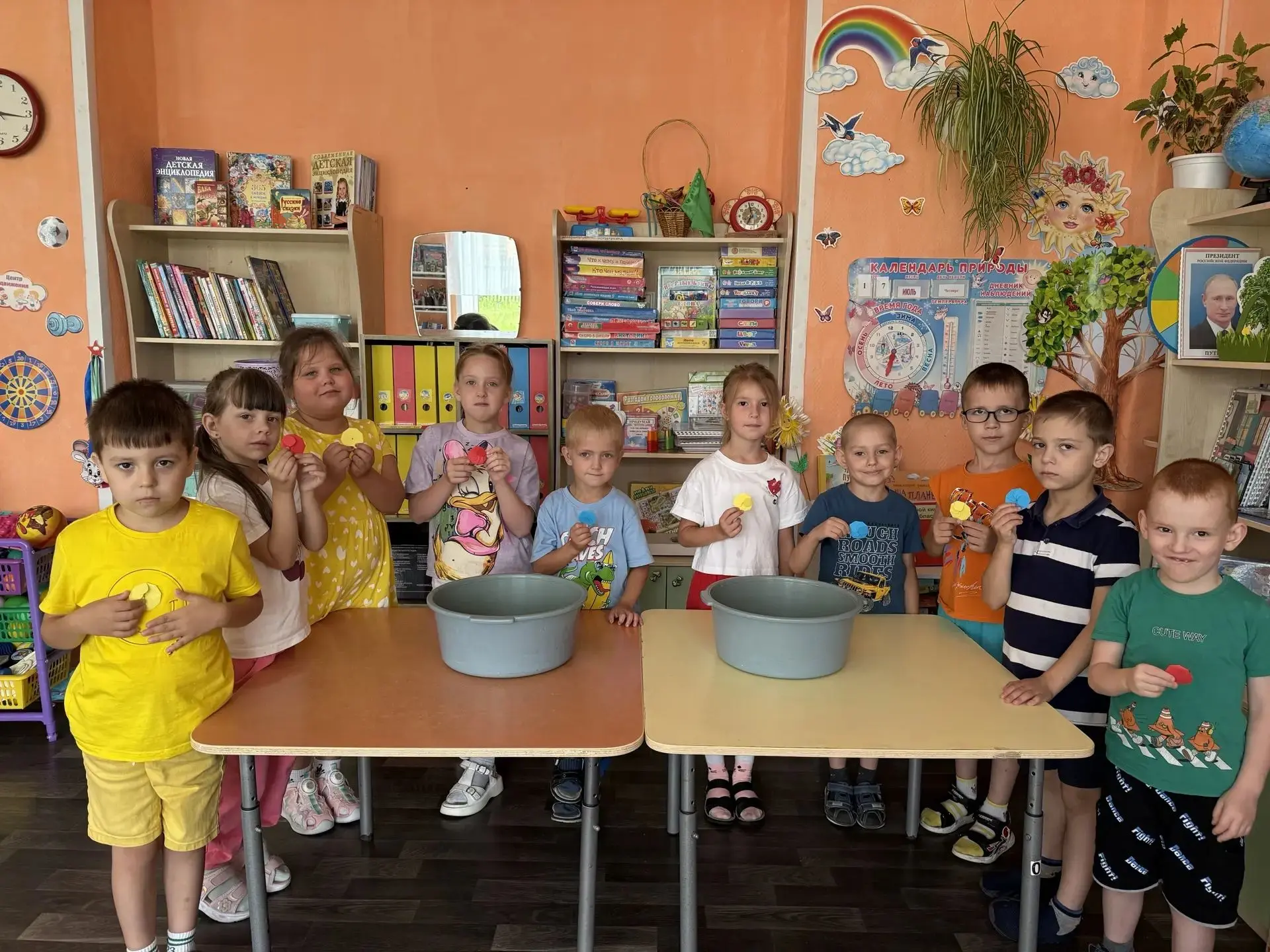 🌼 "Цветочная магия в детском саду! "

👉Внимание, происходит чудо.

✅Что будет, если бросить сложен
