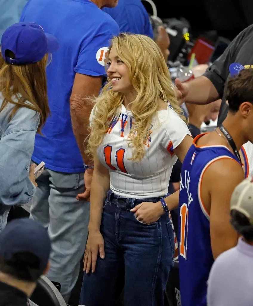 Сидни Суини посетила баскетбольный матч Knicks.

🍿кино | Фильмы | Cериалы  - Подписаться