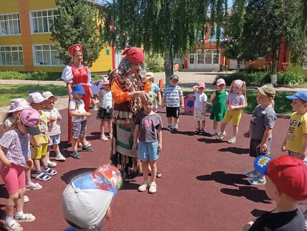 Фольклорные посиделки: как мы спасали сказку!
‎Сегодня в средних группах нашего детского сада прошло