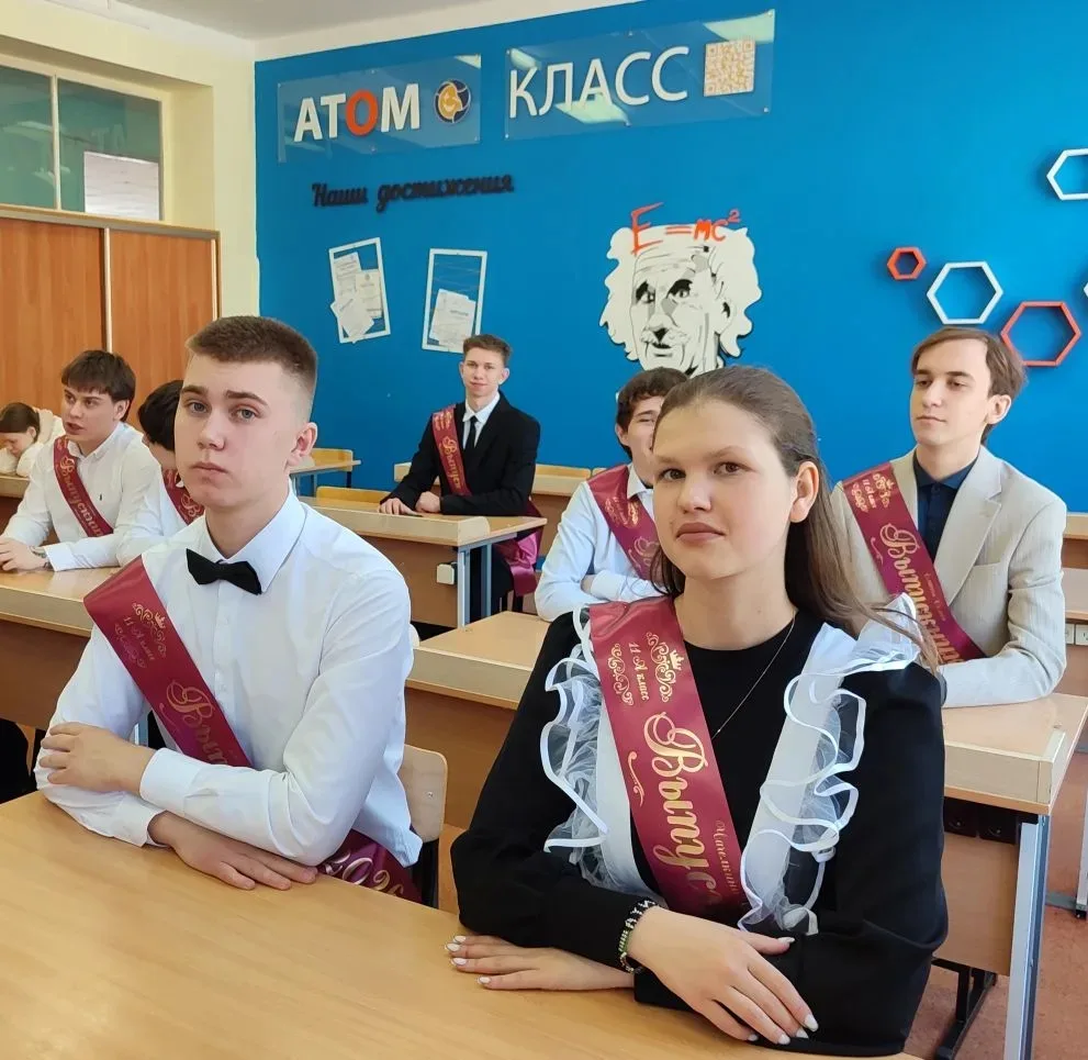 🎓 МБОУ «СОШ № 196» с гордостью сообщает о высоких результатах наших выпускников на ЕГЭ по русскому 
