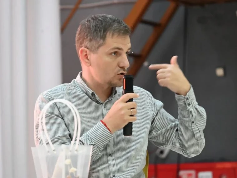 Сценарист Дмитрий Борисов: «Открывать кинозалы надо в каждом российском селе»

В Фокино Приморского 