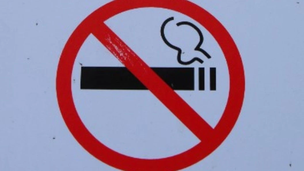 🚭Курение на балконе — не просто вредная привычка, а реальная опасность!
 
‼️Выброшенный с балкона о