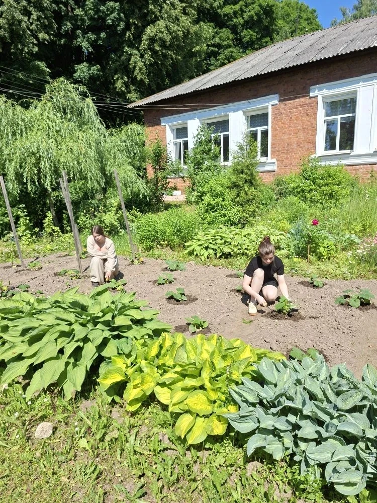 ☀️Летний трудовой лагерь на станции юных натуралистов: работа в жару

Первая неделя уже позади и реб