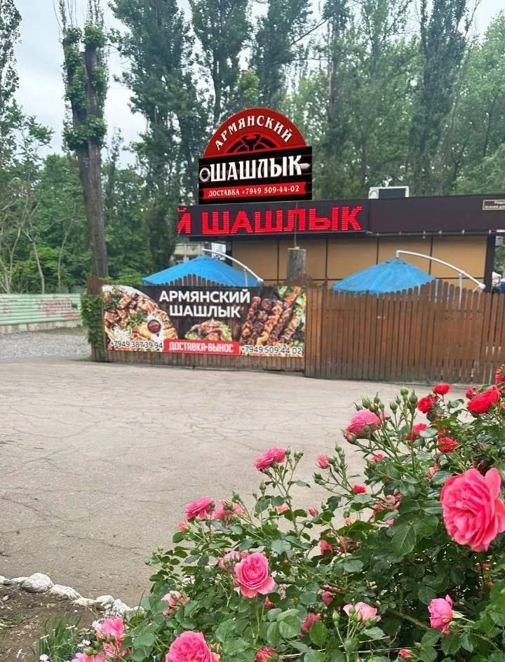 В кафе-магазин вина и шашлыка, расположенное в Пролетарском районе г. Донецка, на постоянную работу 