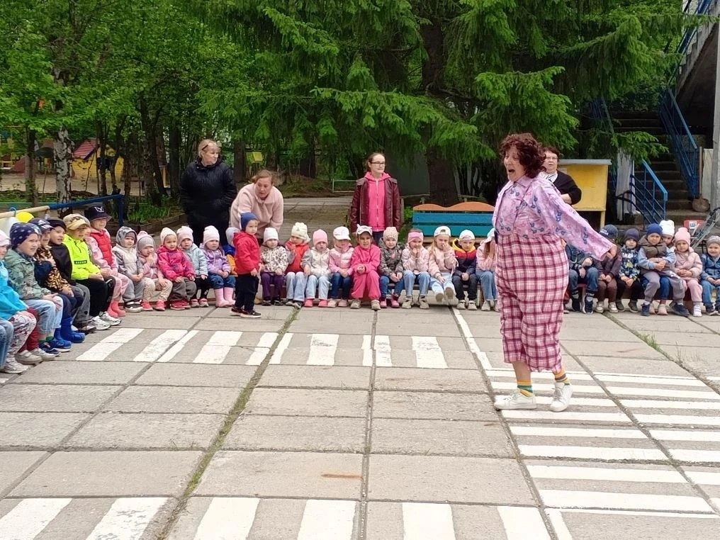 Сегодня наш детский сад превратился в настоящую страну детства, улыбок и звонкого смеха. Мы отметили