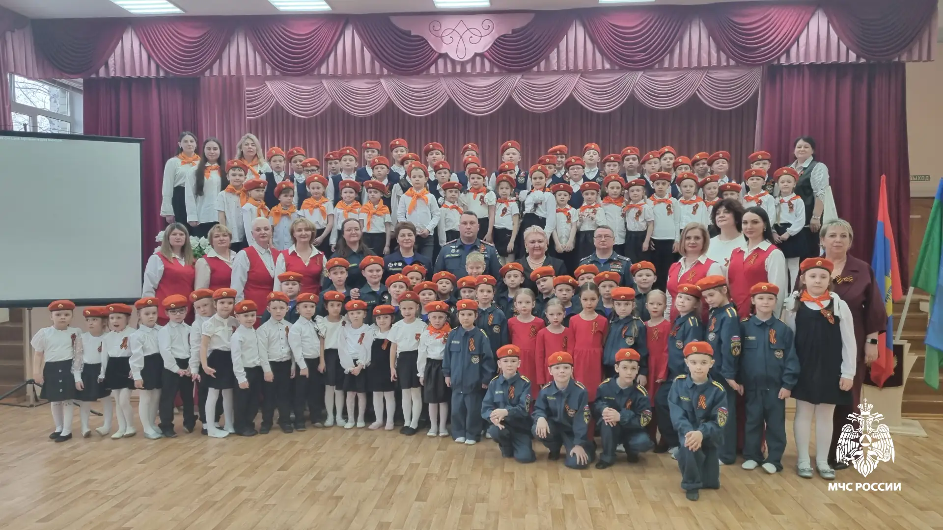 ❤️Сотрудники МЧС России поздравляют движение «Школа безопасности» с днём рождения

🎊В этом году Все