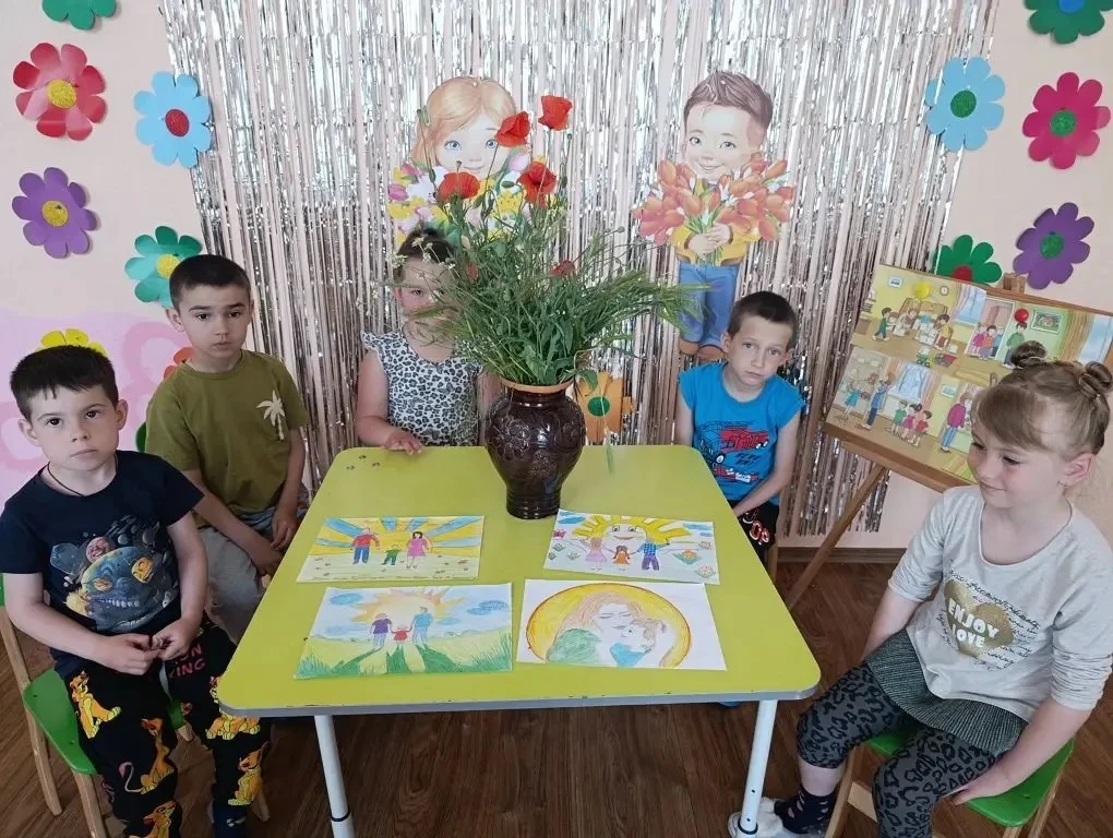 ☀️ Детство — это краскам радости пора: Занятие ко Дню защиты детей в «Светлячке»! 🧸🎨
Совсем скоро 