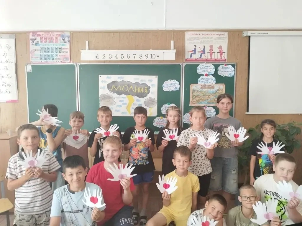 ❤️ Слова, которые идут от сердца!

Сегодня 3-й отряд погрузился в мир творчества и тепла на мастер-к