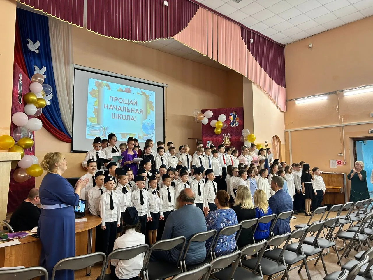 ✨ В нашей школе прошло торжественное окончание начальной школы для выпускников 4-х классов.

За четы
