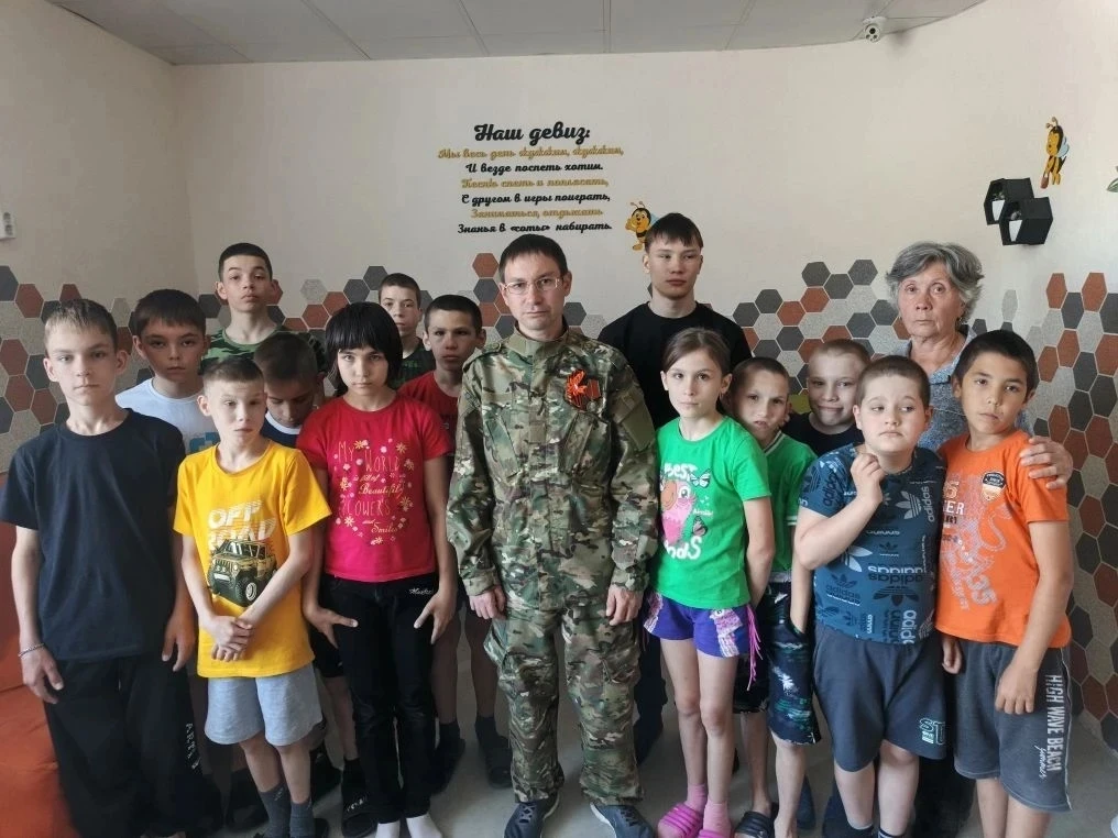В рамках патриотического воспитания состоялся "Час мужества" под названием "Герои рядом". Главным го